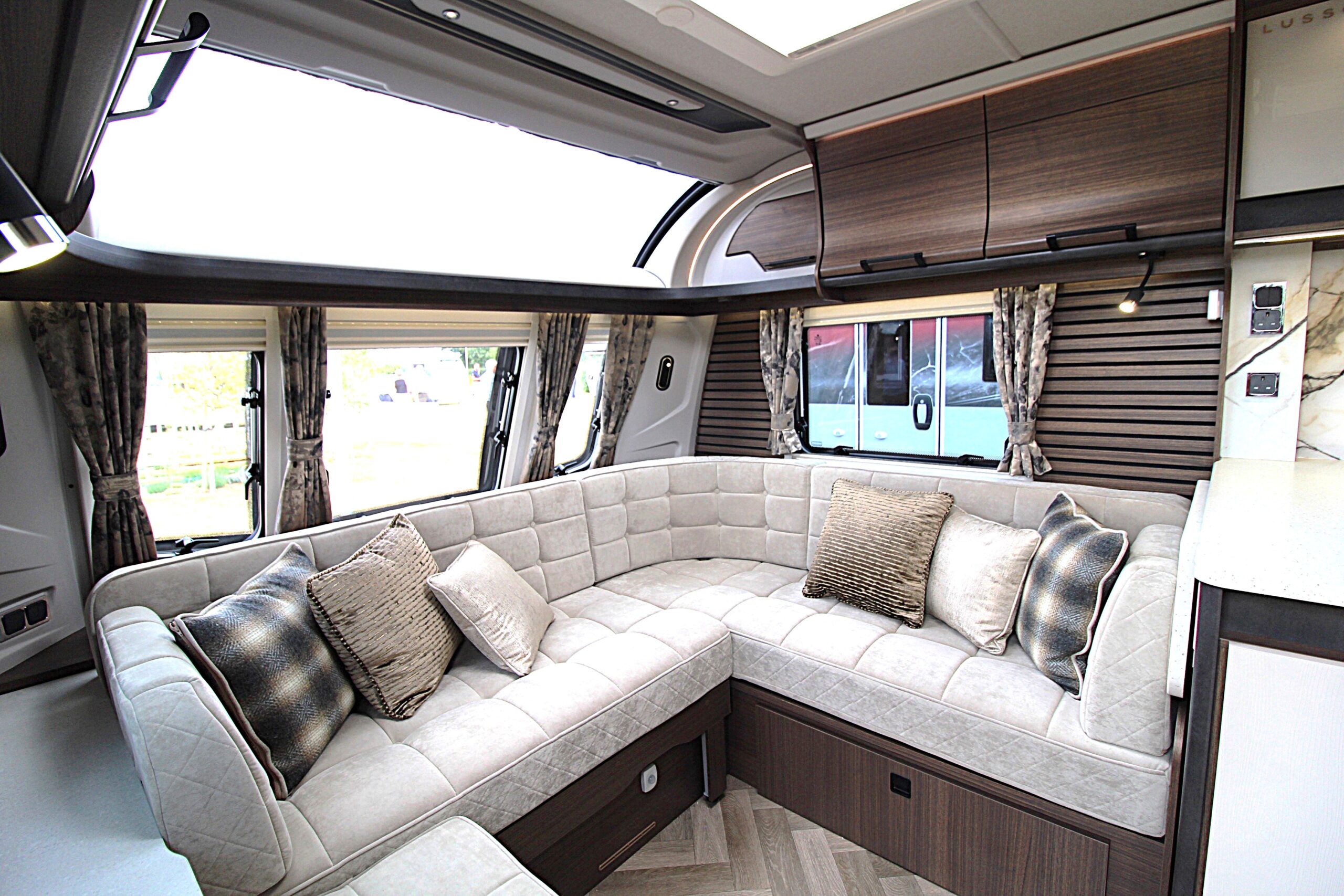 2026-coachman-lusso-ii-11.jpg