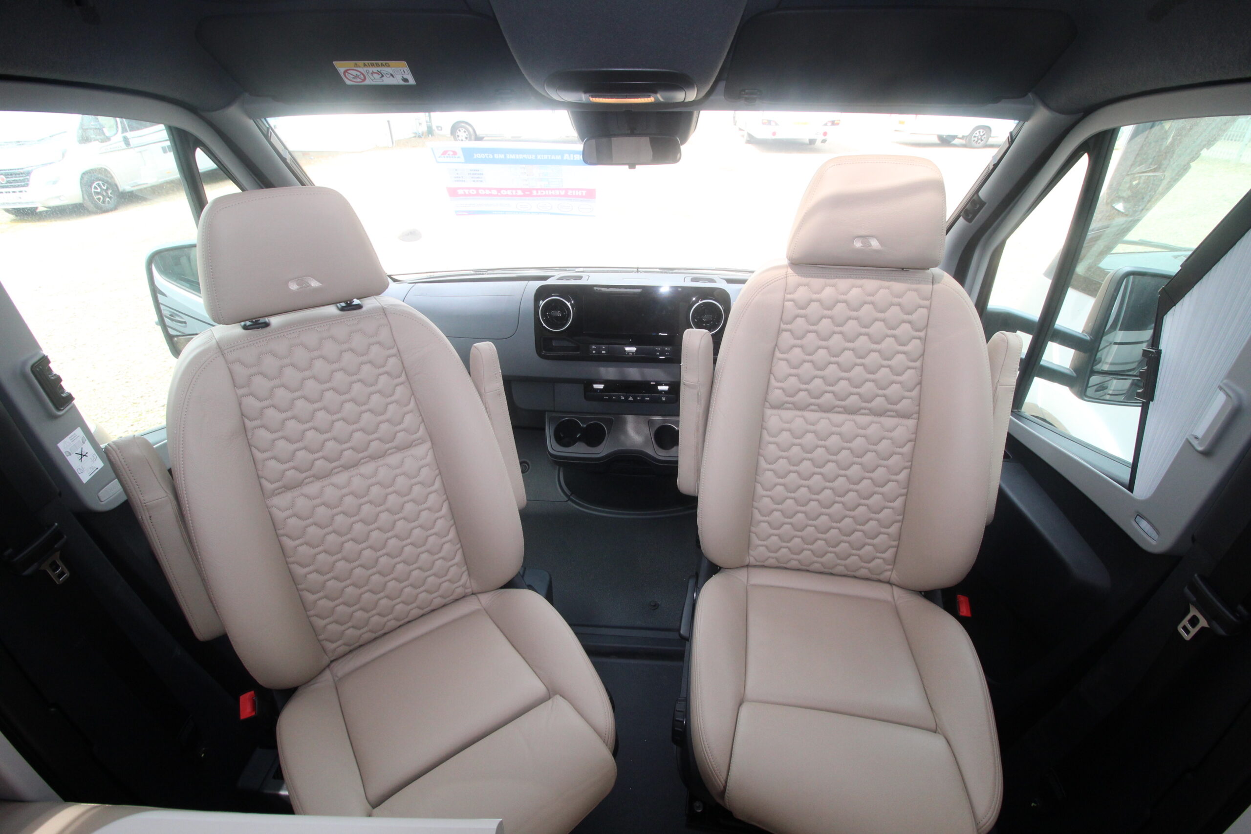 adria-matrix-supreme-670-dl-mb-key-01-22_1.jpg