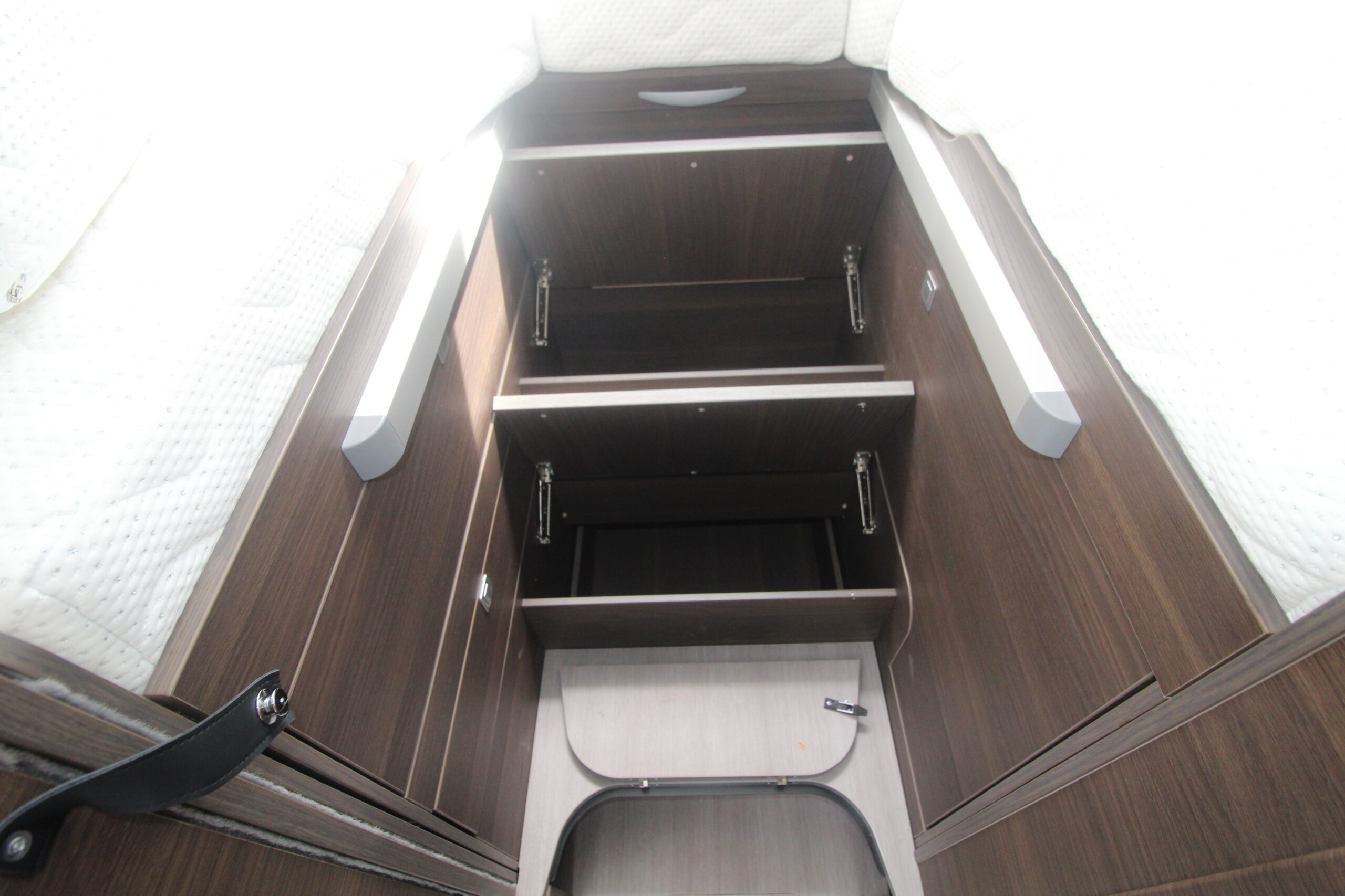 adria-matrix-supreme-670-dl-mb-key-01-31_1.jpg
