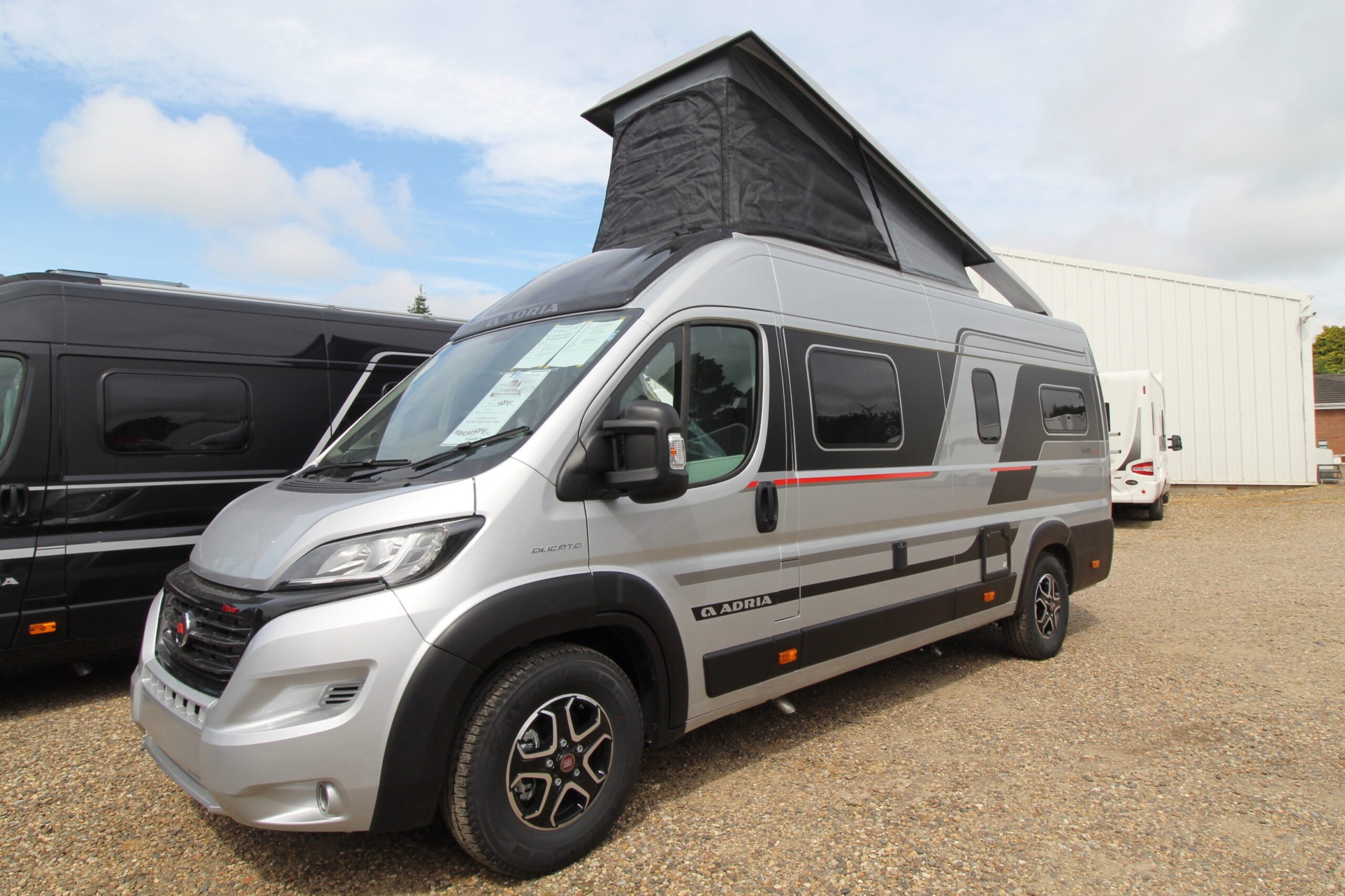 adria-twin-sport-640-sgx-campervan-14_1.jpg