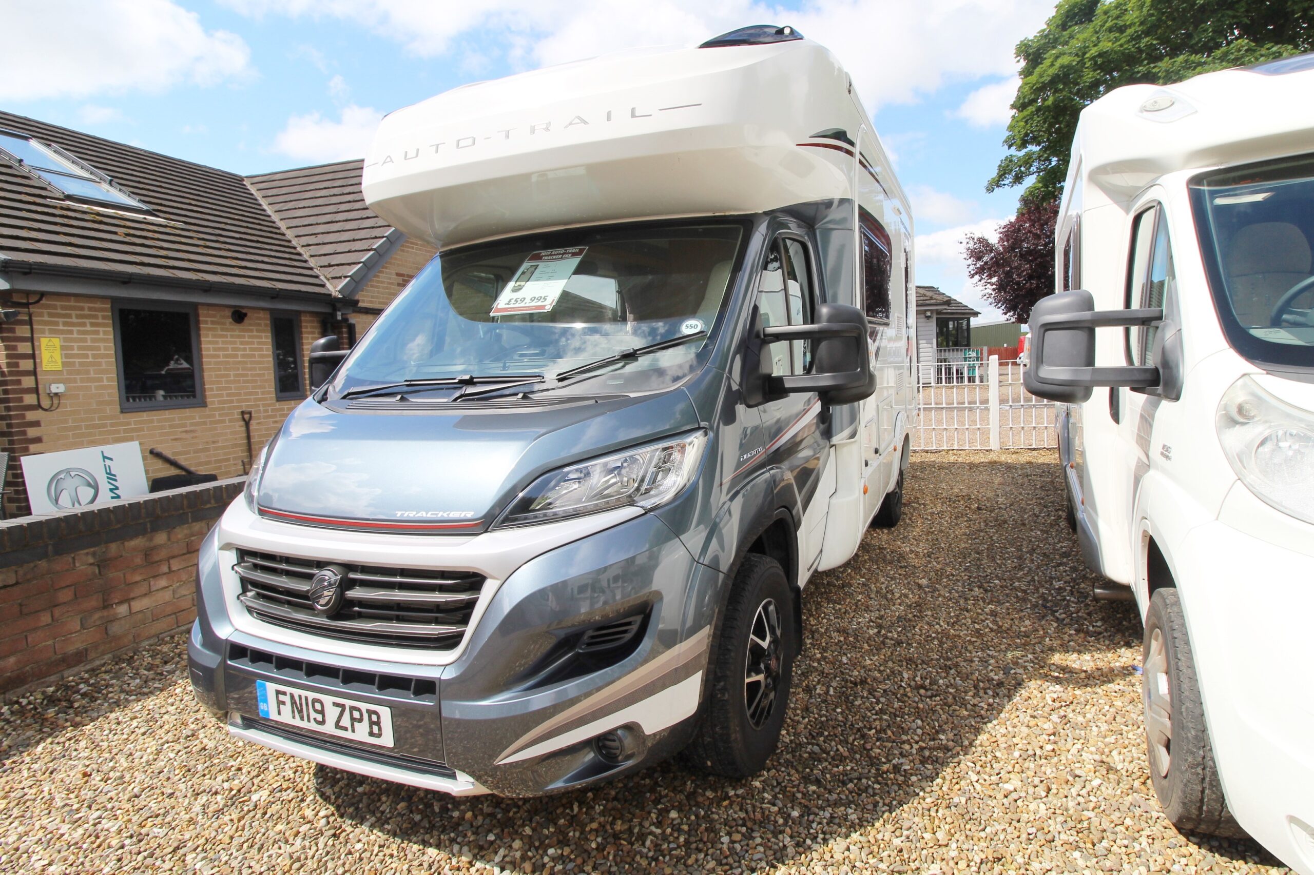 auto-trail-tracker-eks-motorhome-12.jpg