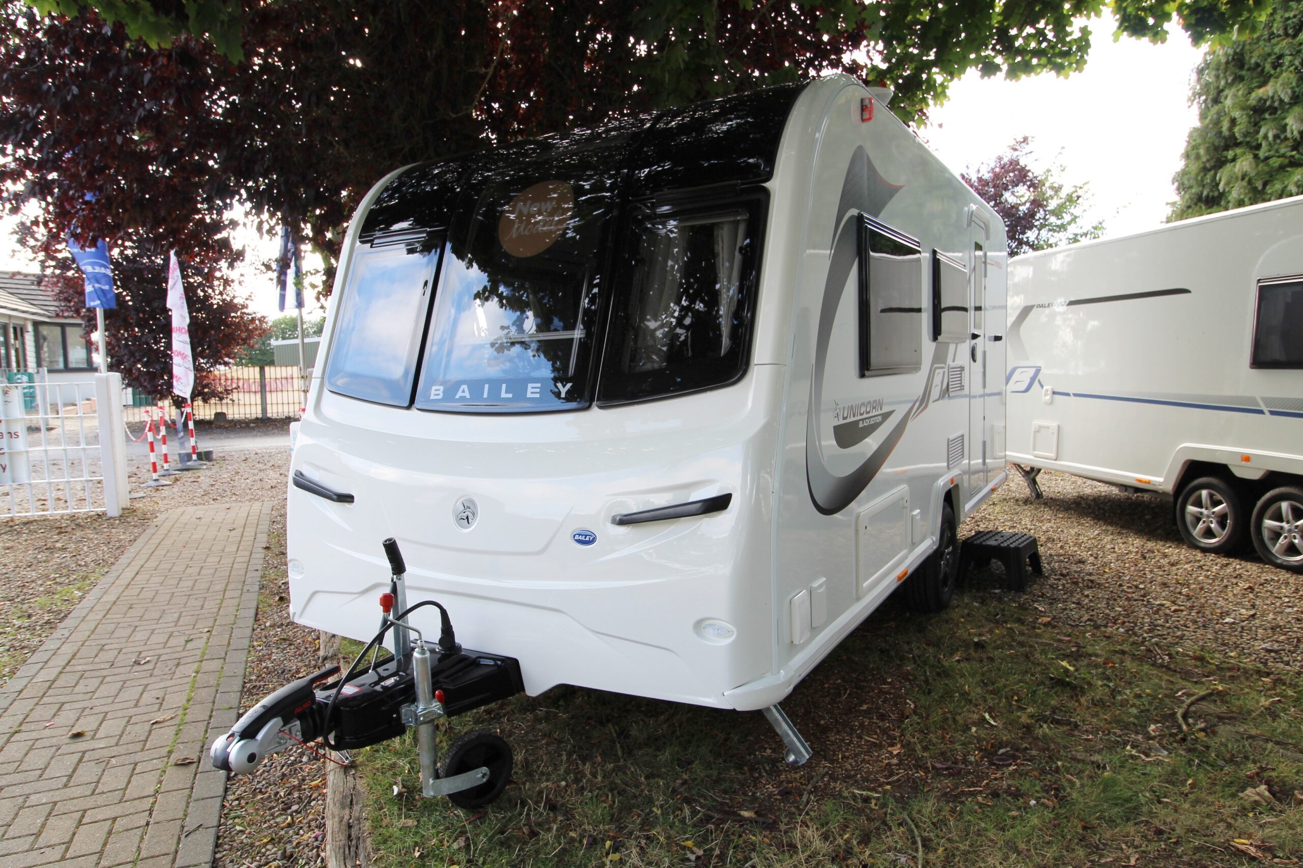 bailey-unicorn-blac-edition-merida-front-external_1.jpg