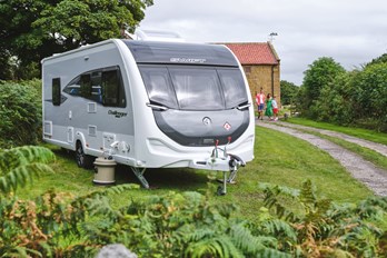 challenger-exclusive-lifestyle-71-swift_2.jpg