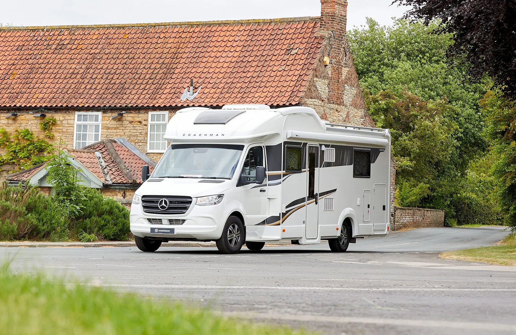 coachman-travel-master-exterior.jpg