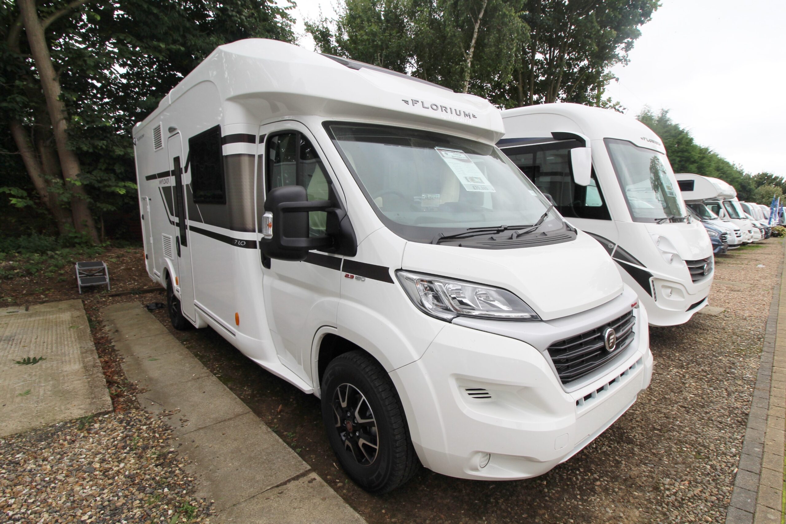 fleurette-mayflower-67-lo-motorhome-11.jpg