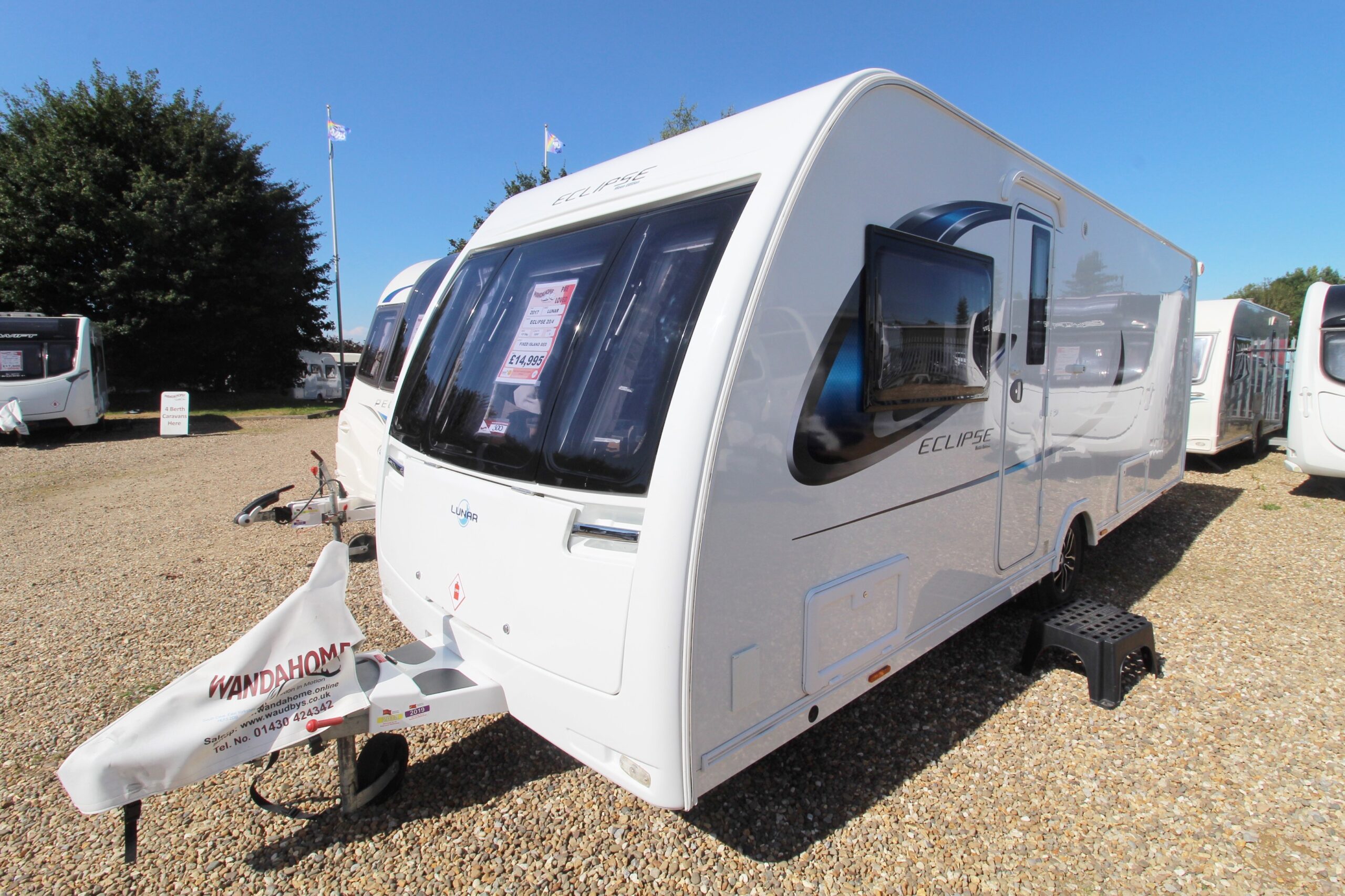 lunar-eclipse-20-4-2017-caravan-wandahome-front.jpg