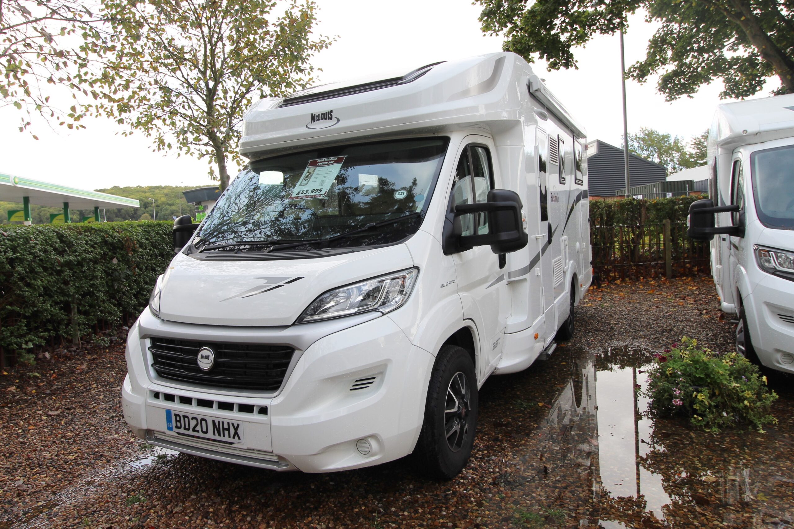 mclouis-fusion-367-2020-caravan-1.jpg