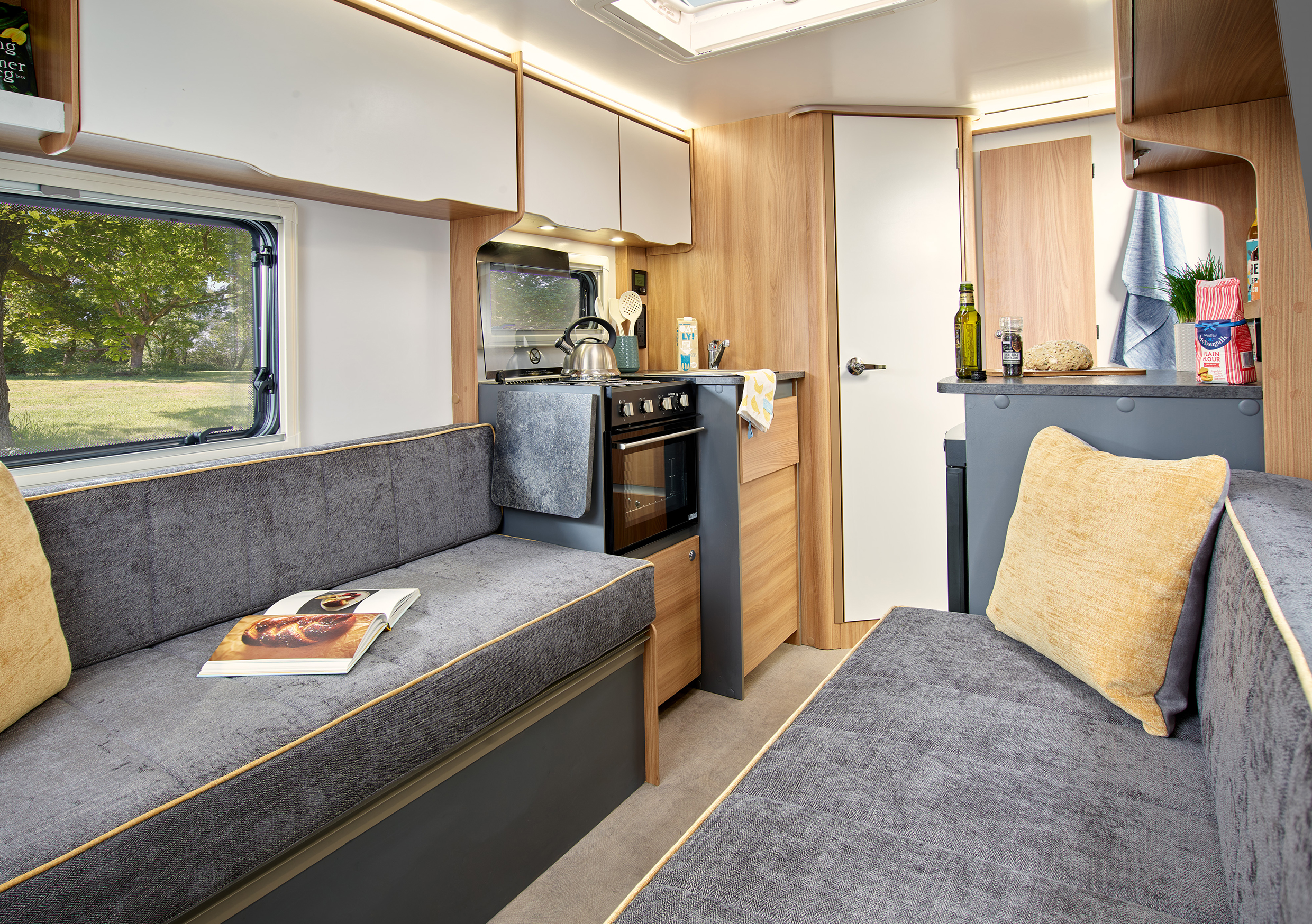 new-2020-bailey-discovery-caravan-wandahome-d4-2-interior.jpg