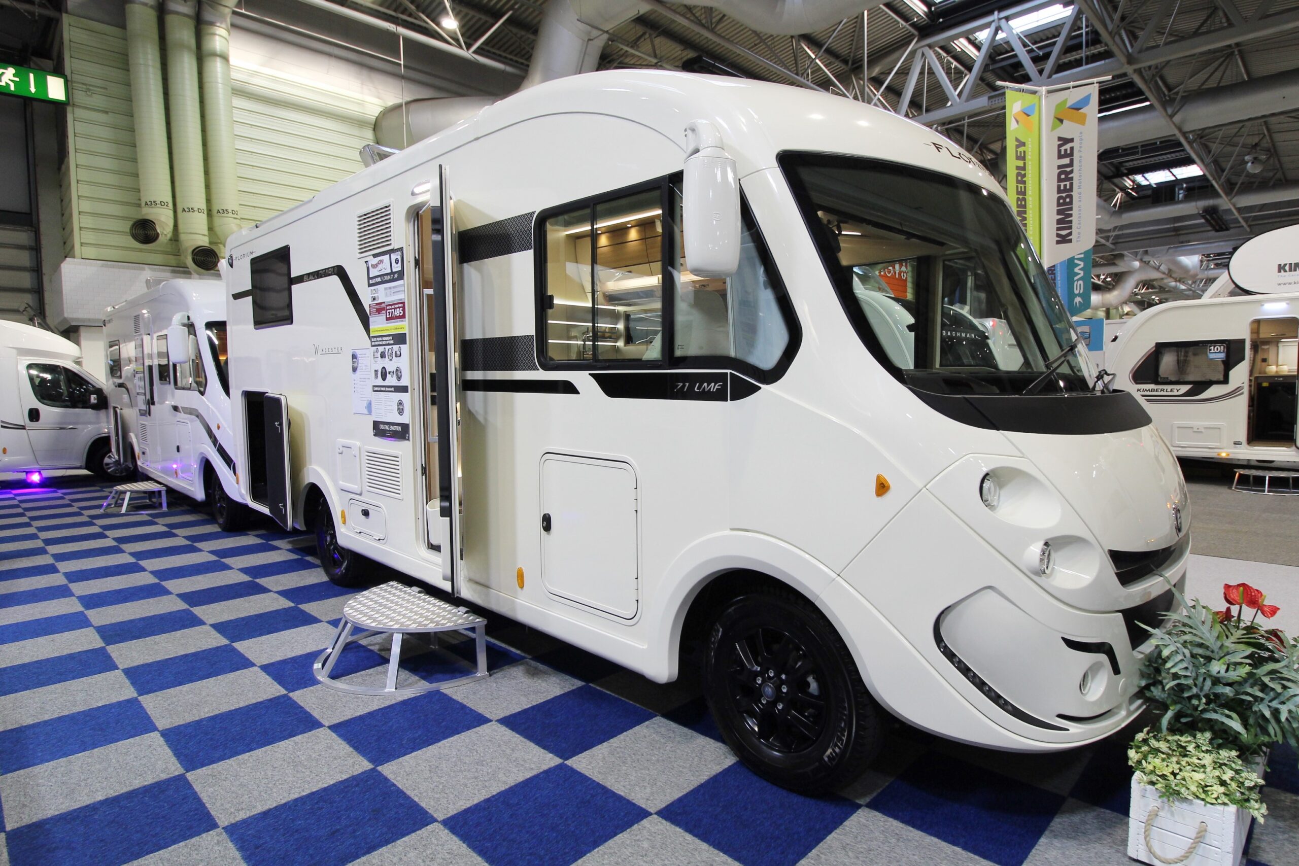 new-2020-fleurette-wincester-black-pearl-71-lmf-motorhome-wandahome-external-front.jpg