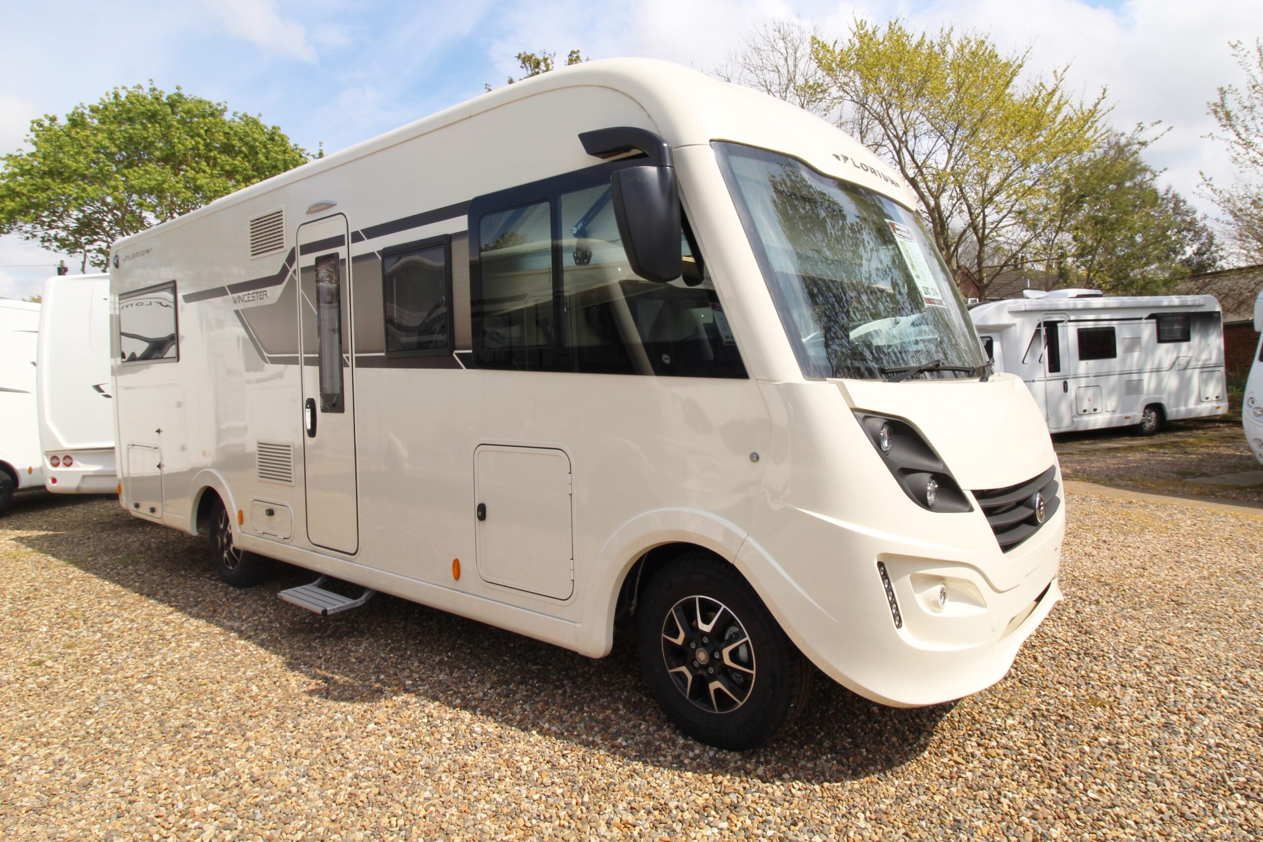 new-2021-fleurette-wincester-75-loft-motorhome-wandahome-2.jpg
