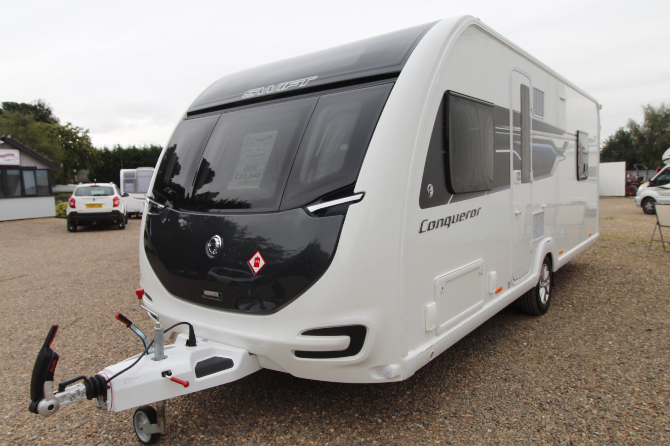 new-2022-swift-conqueror-560-11.jpg