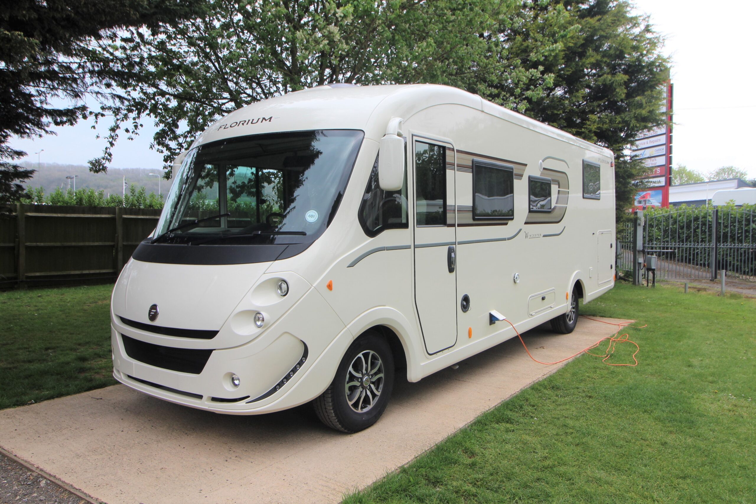 new-fleurette-wincester-80lmf-motorhome_1.jpg