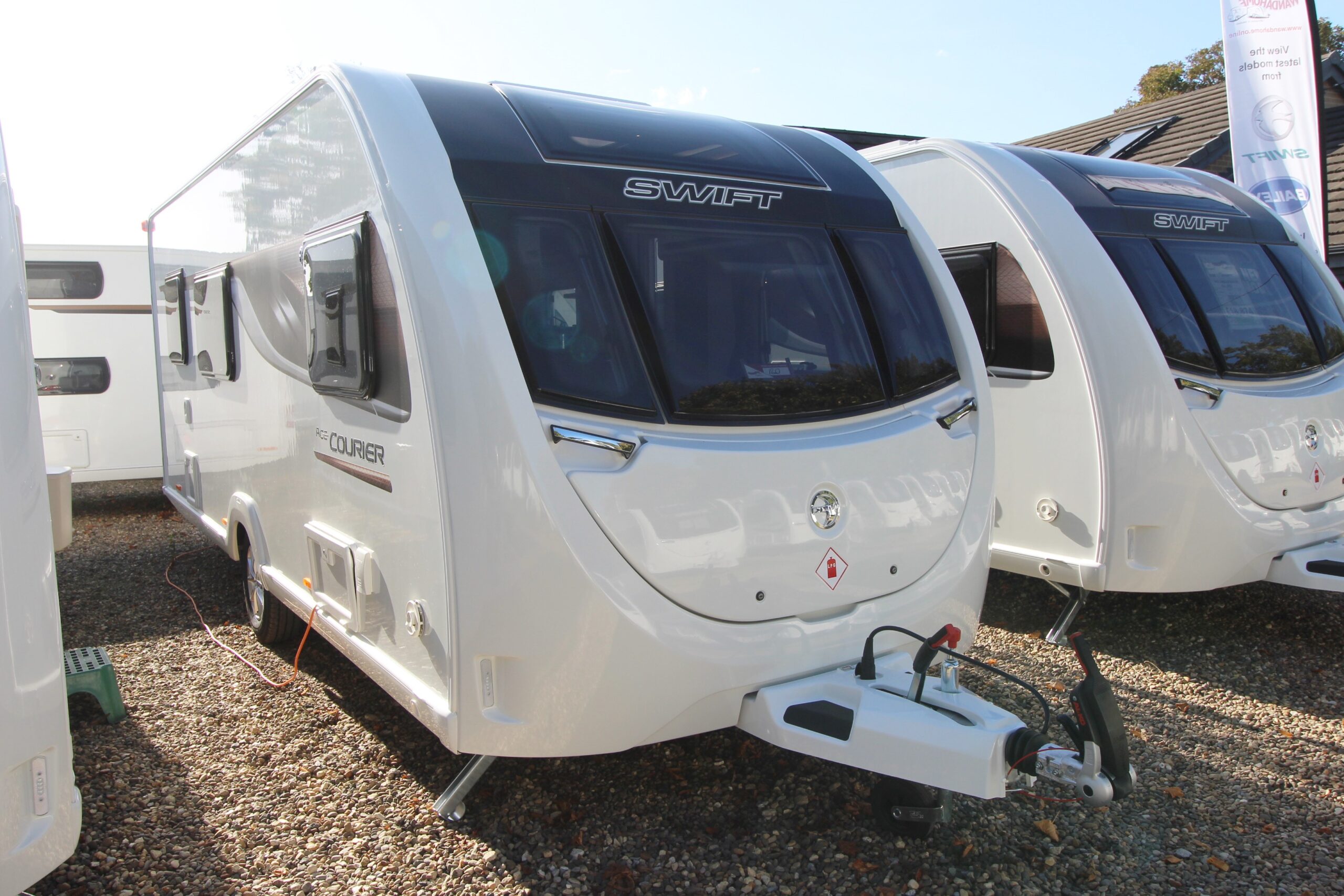 new-swift-ace-courier-caravan-wandahome-special-edition-sprite-frontview.jpg