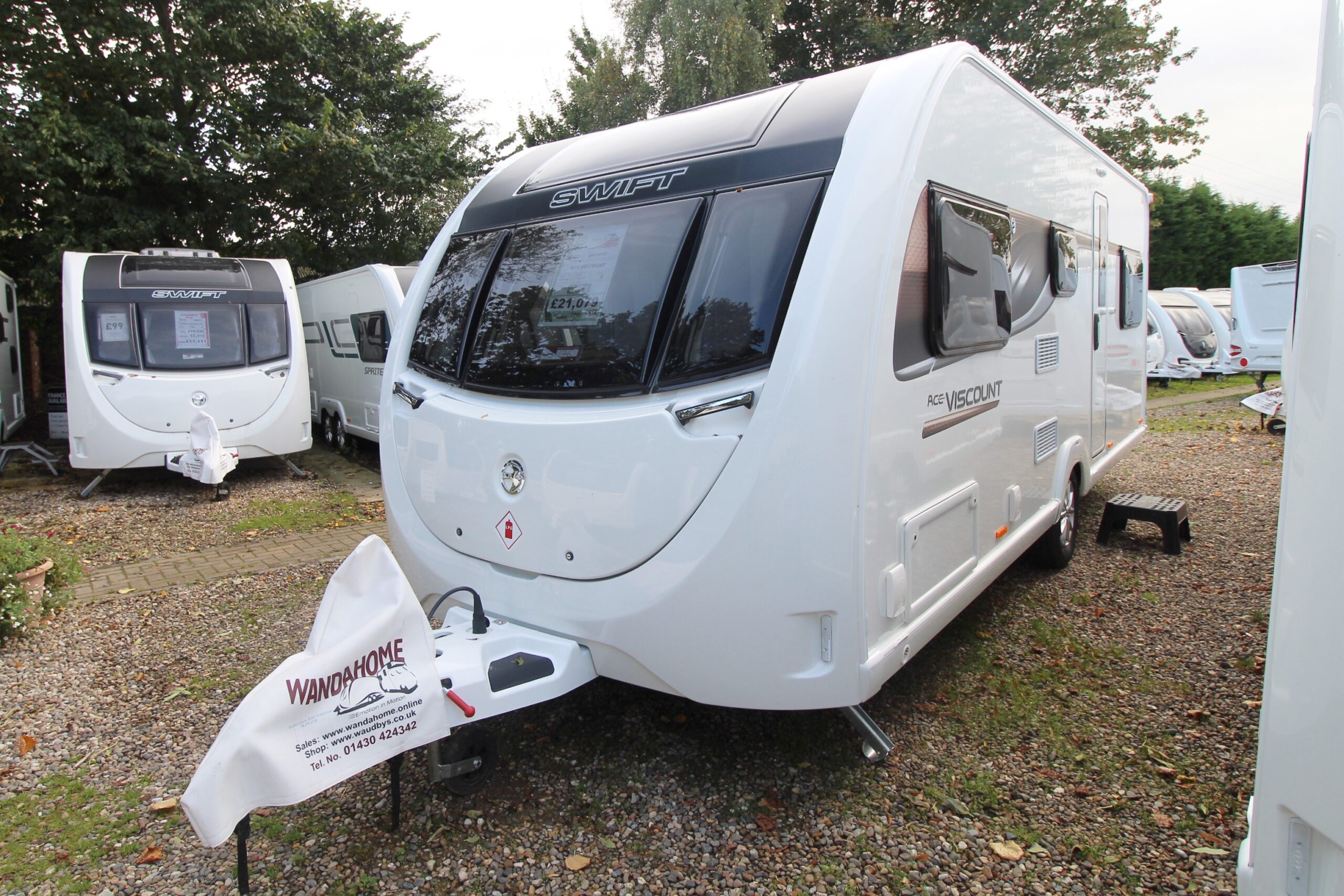 new-swift-ace-viscount-exterior-special-edition-caravan-sprite-major-6td.jpg