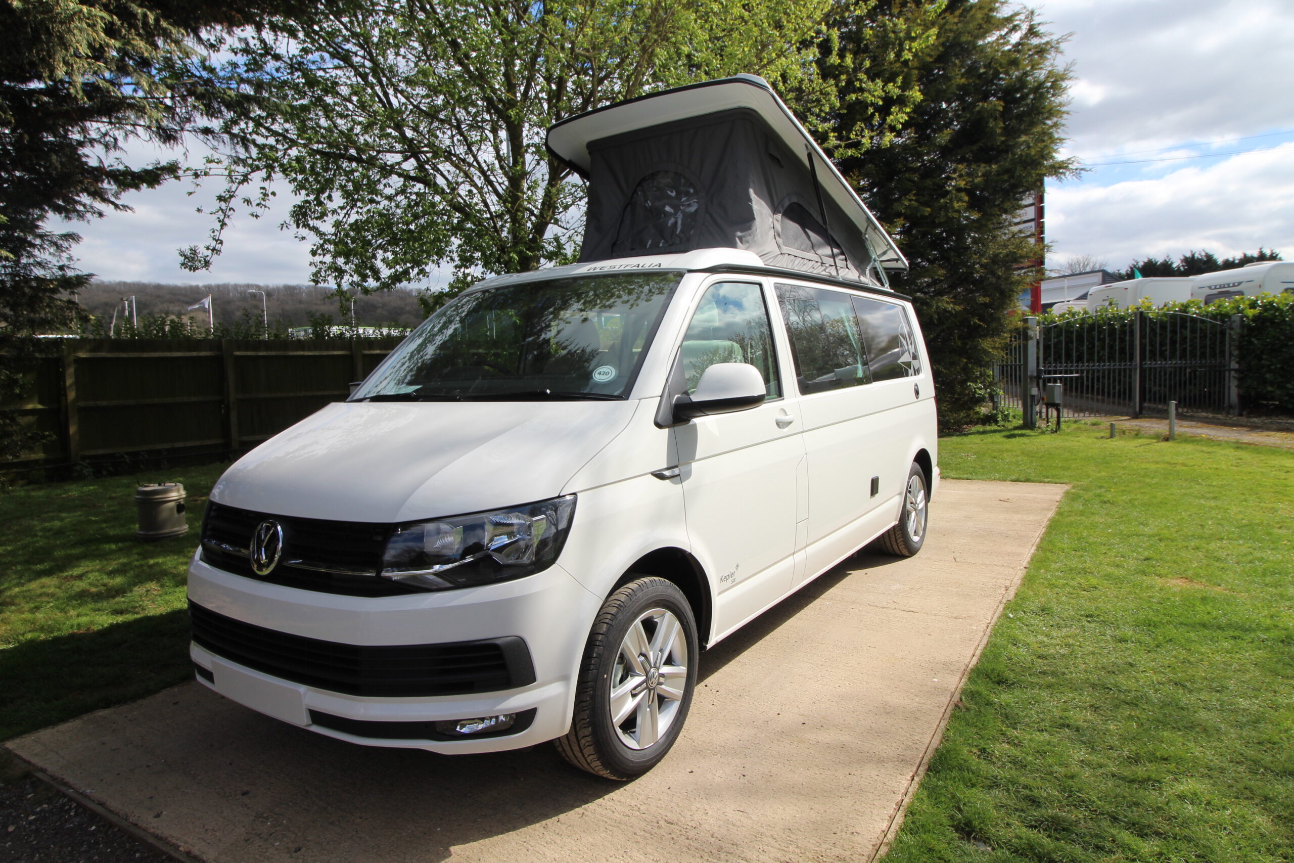 new-volkswagen-westfalia-kepler-six-white-campervan-motorhome-wandahome-alloy-wheels_2.jpg