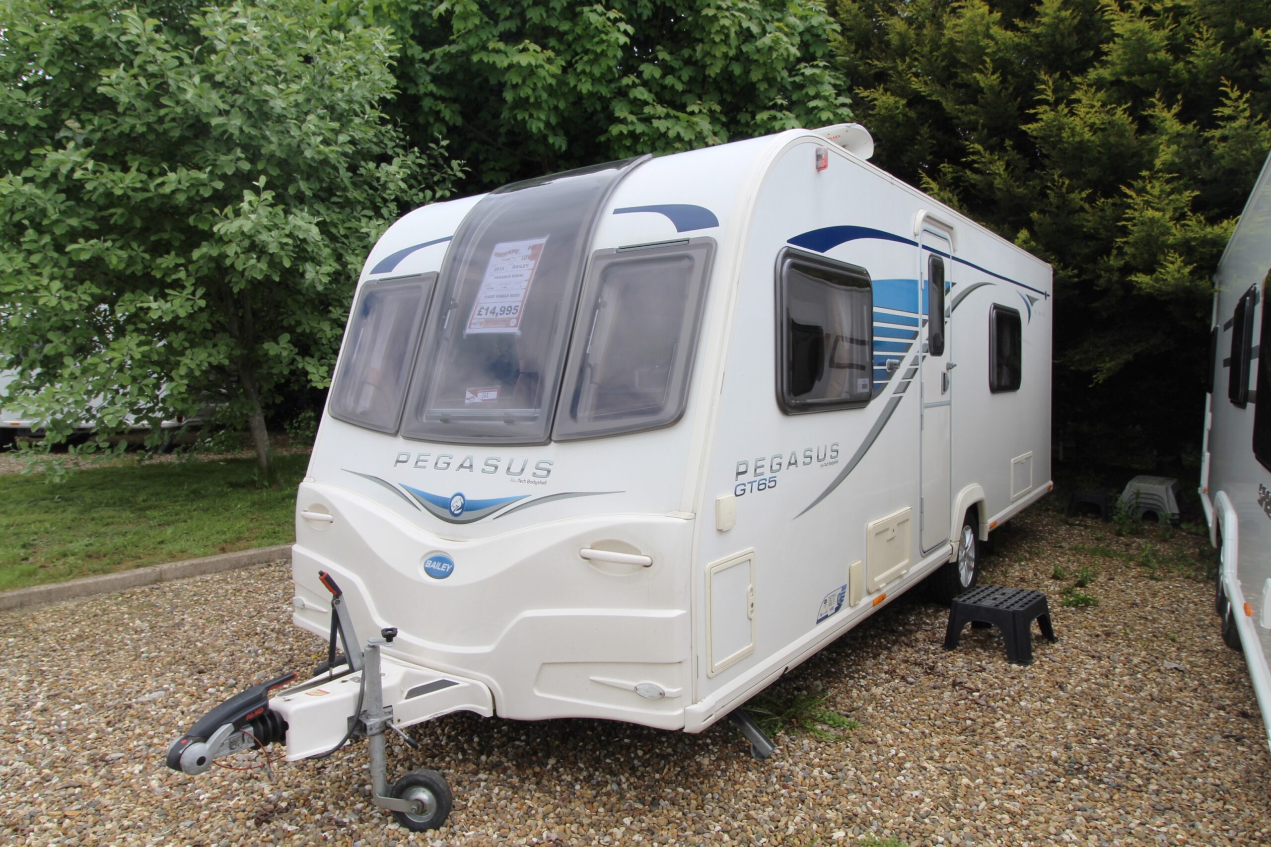 pre-owned-2014-bailey-pegasus-rimini-caravan-1.jpg