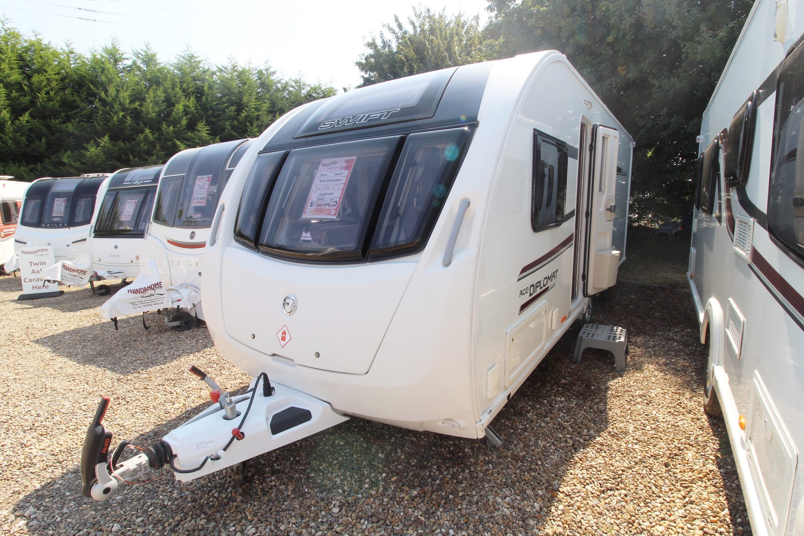 swift-ace-diplomat-caravan-wandahome-external_2.jpg