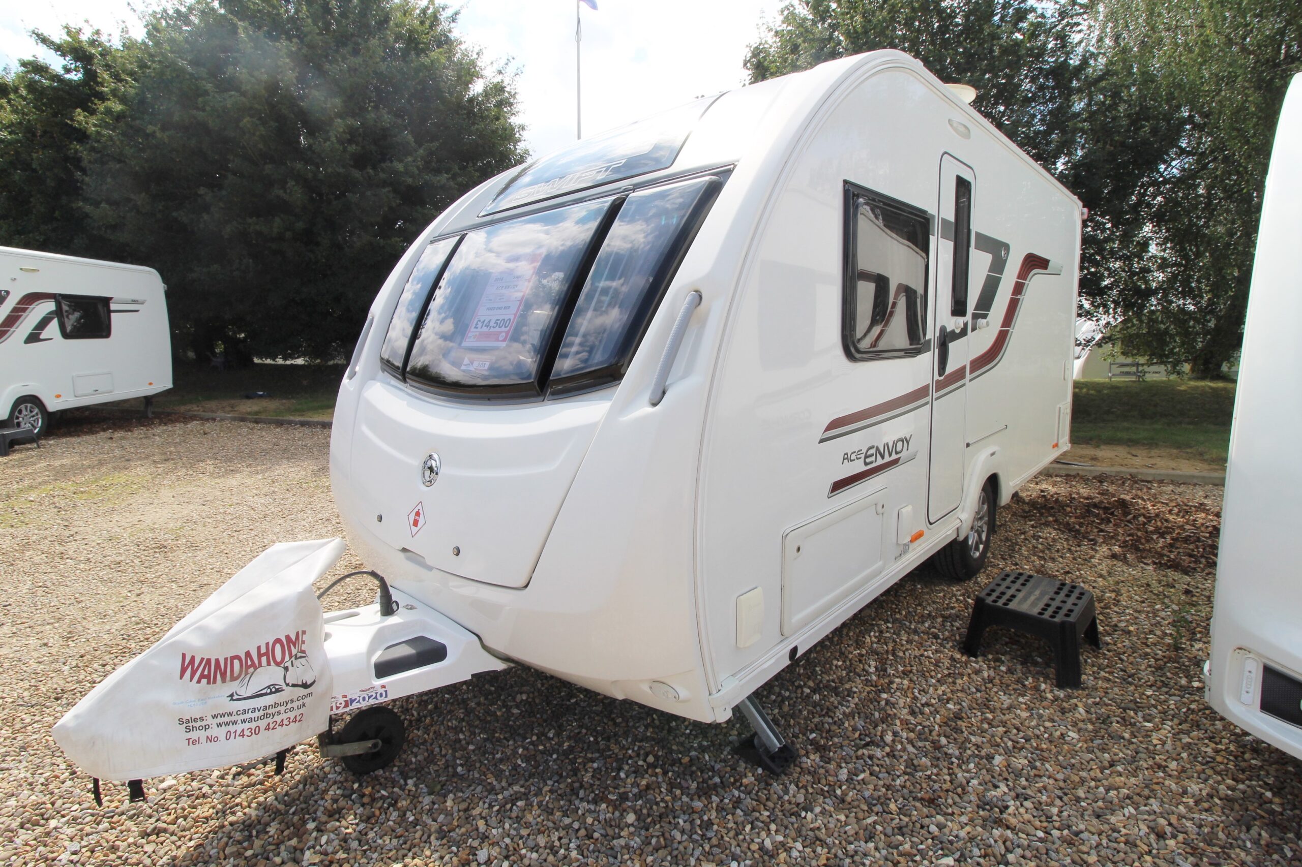 swift-ace-envoy-2016-caravan-wandahome-front.jpg