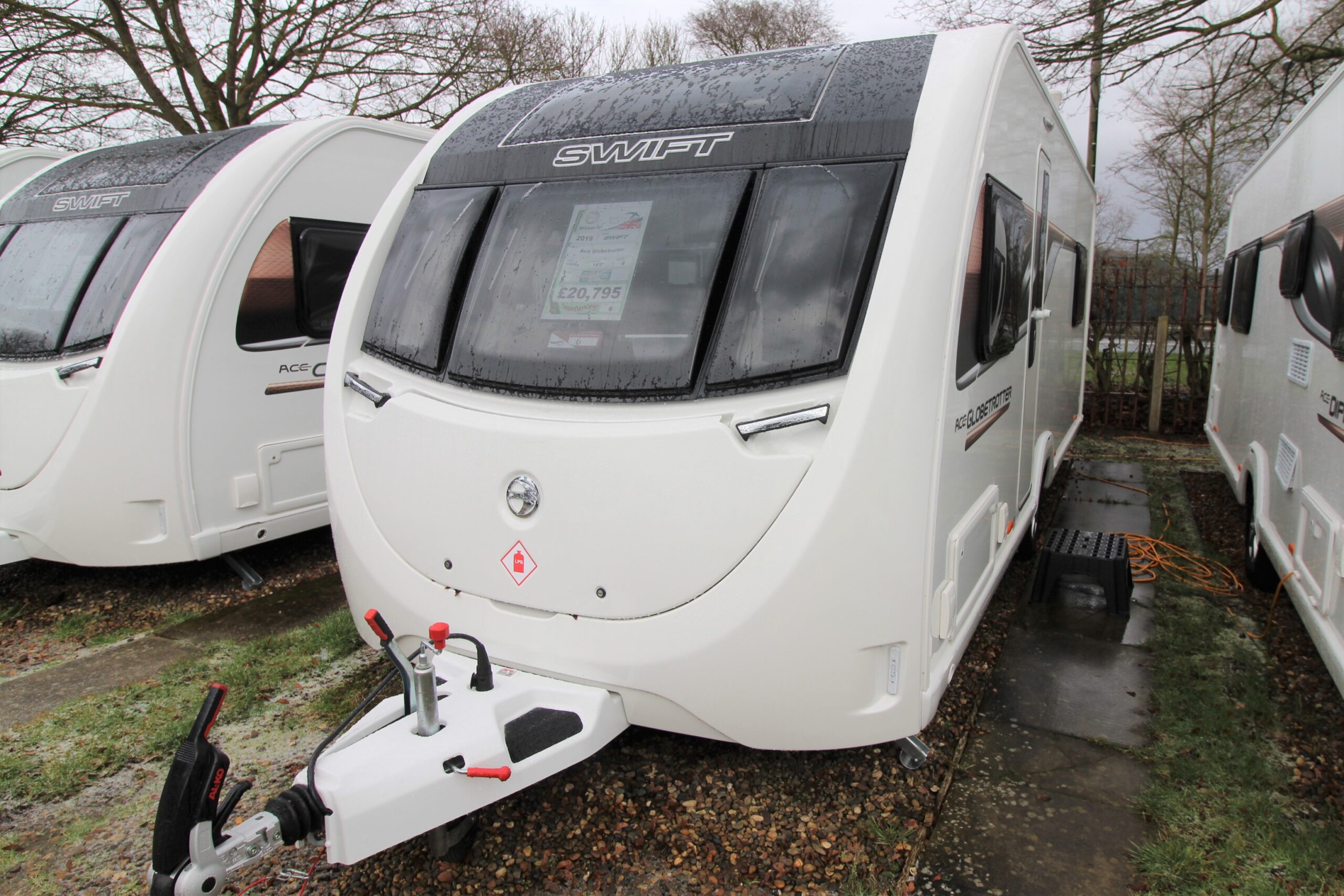 swift-ace-globetrotter-exterior.jpg
