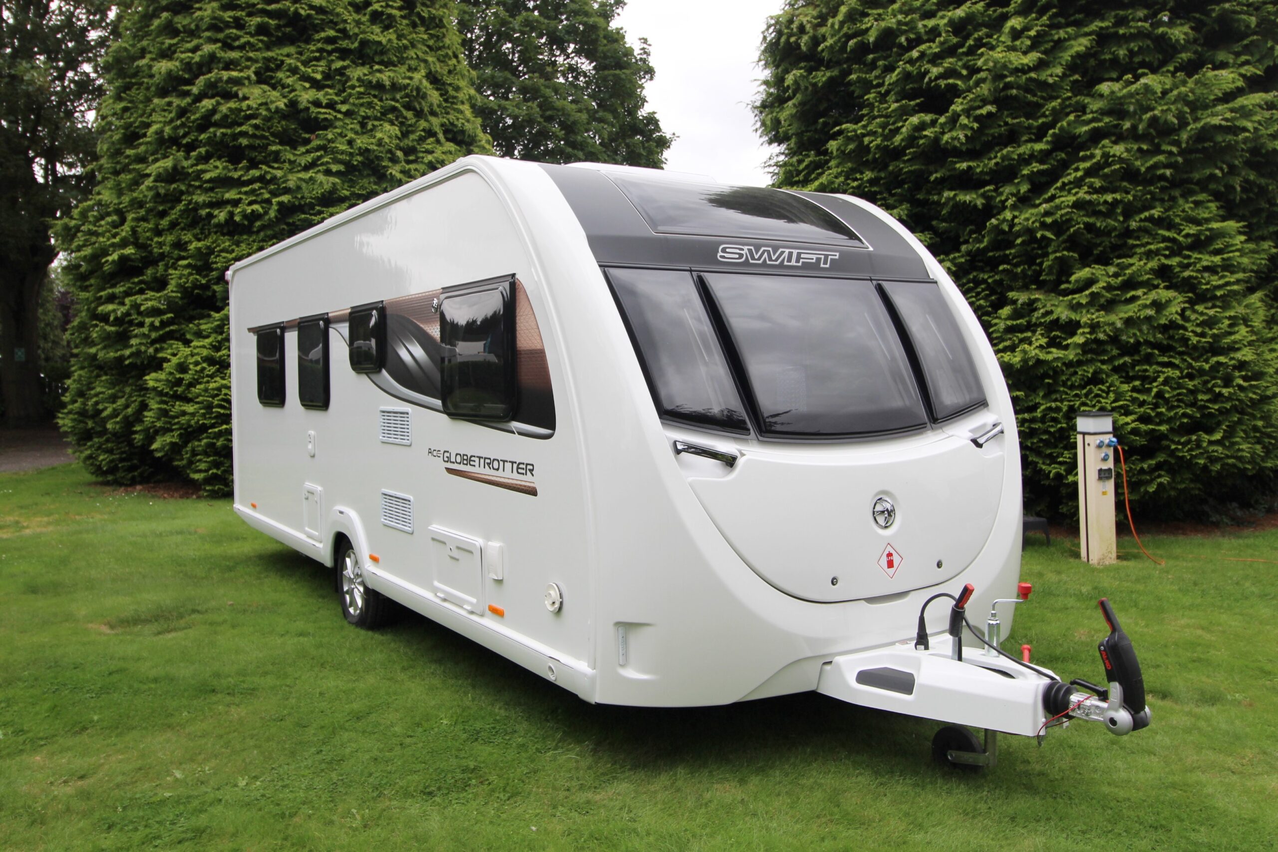 swift-ace-globetrotter-exterior_2.jpg