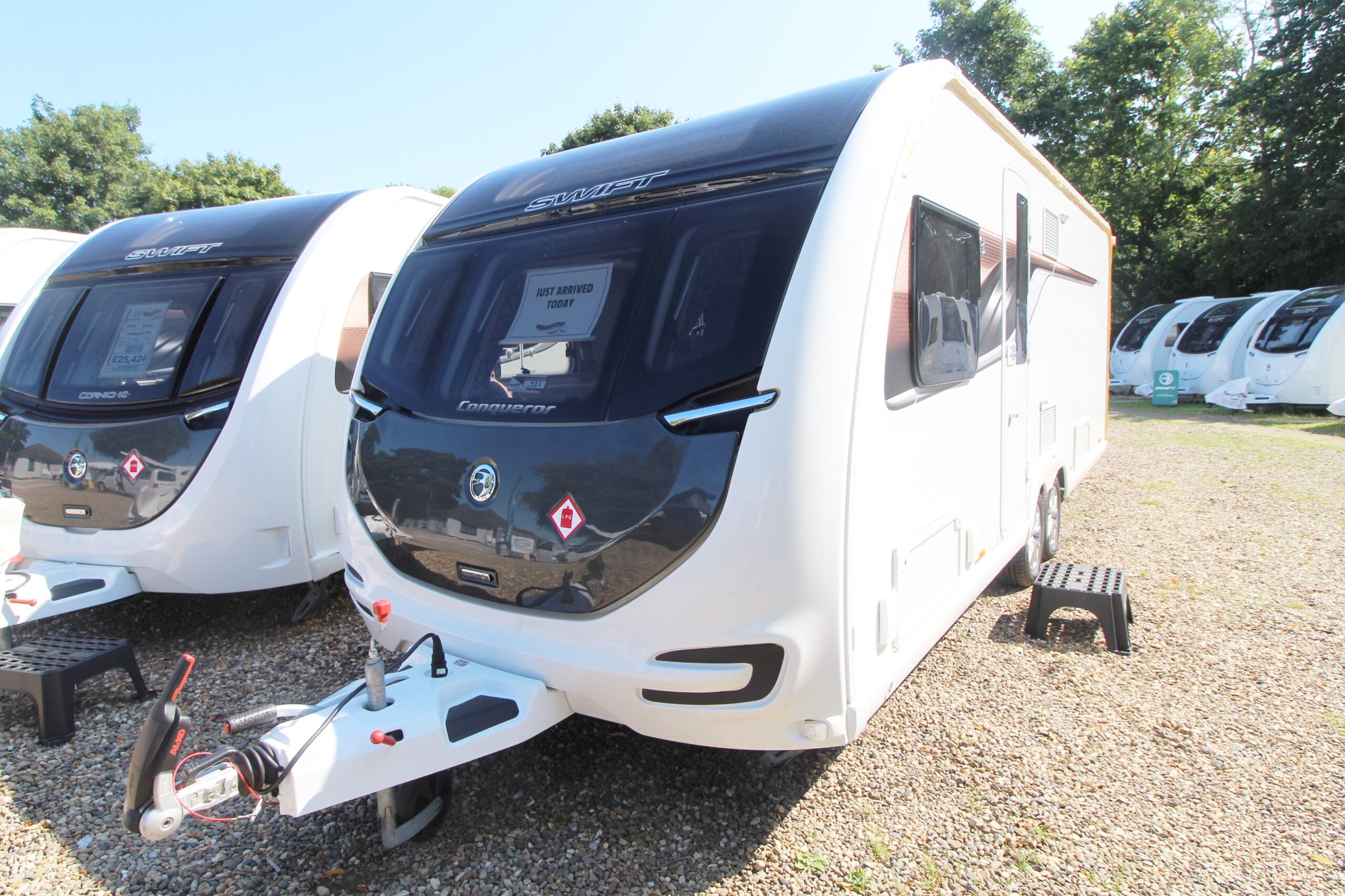 swift-conqueror-645-caravan-wandahome-front_1.jpg