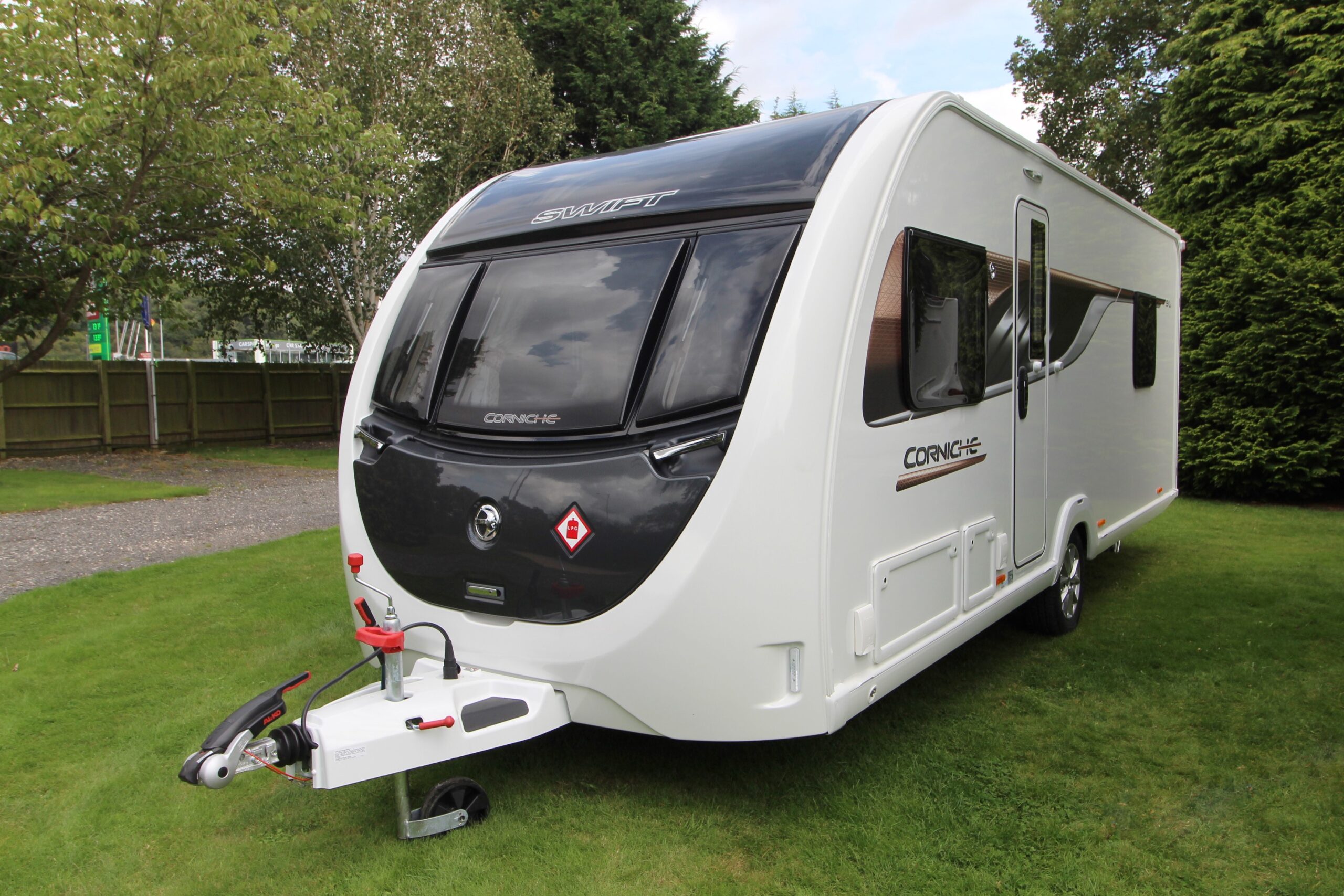 swift-corniche-19-4-nearside.jpg