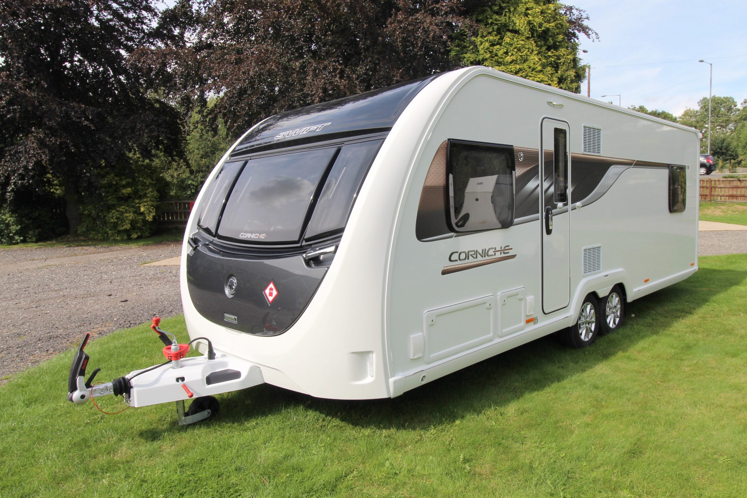swift-corniche-21-8-nearside.jpg