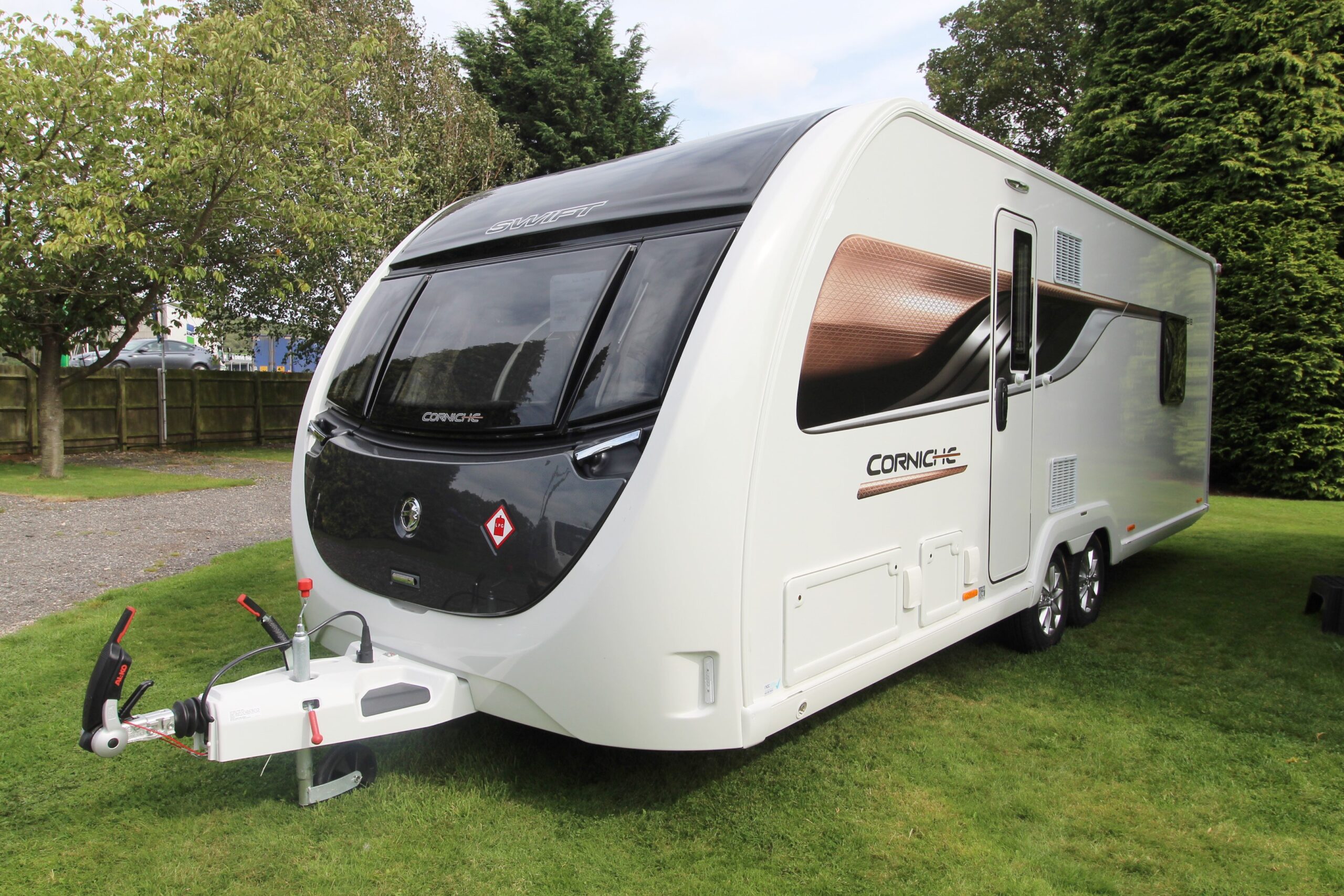 swift-corniche-23-8-exterior.jpg
