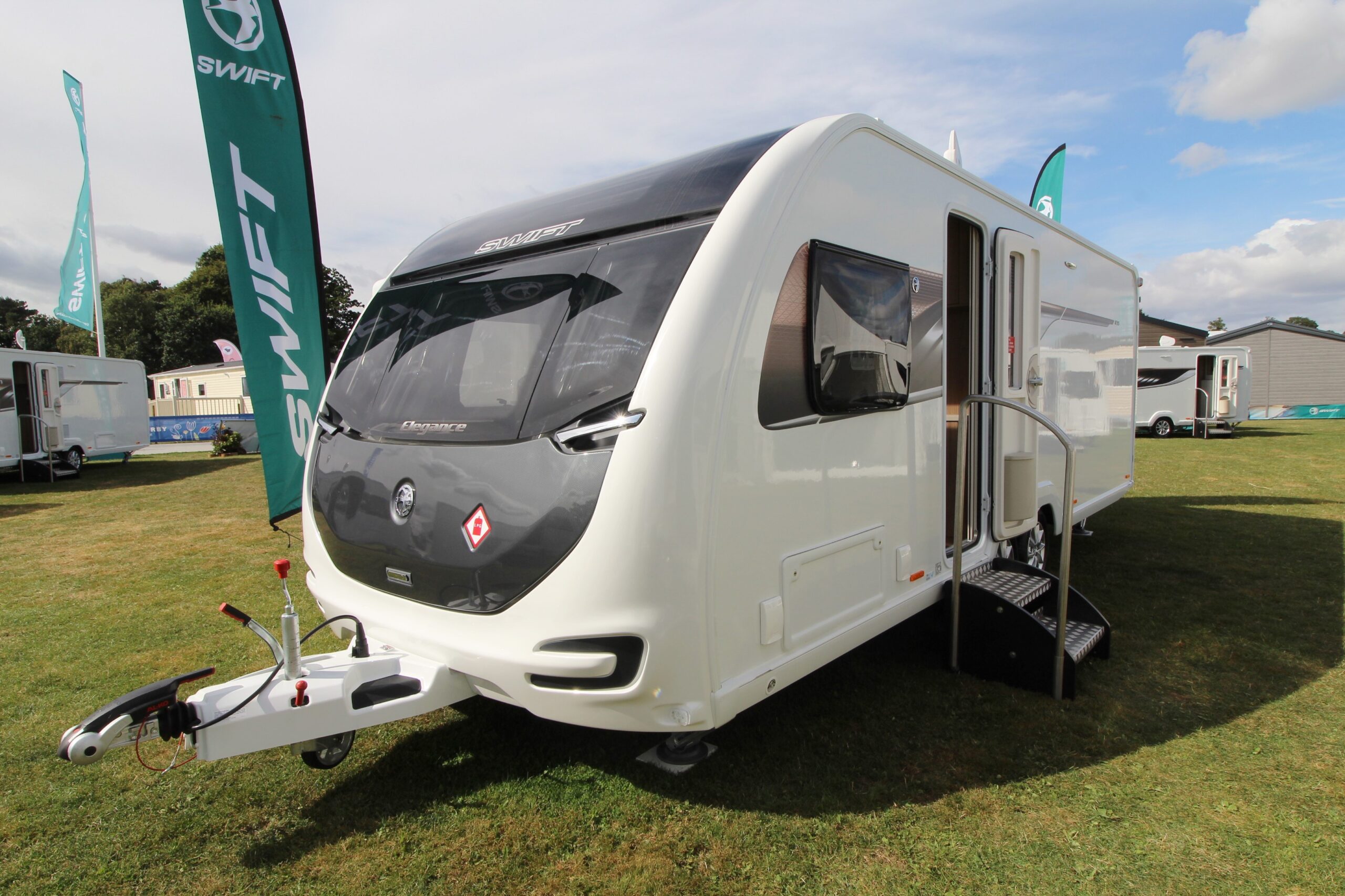 swift-elegance-835-frontview.jpg