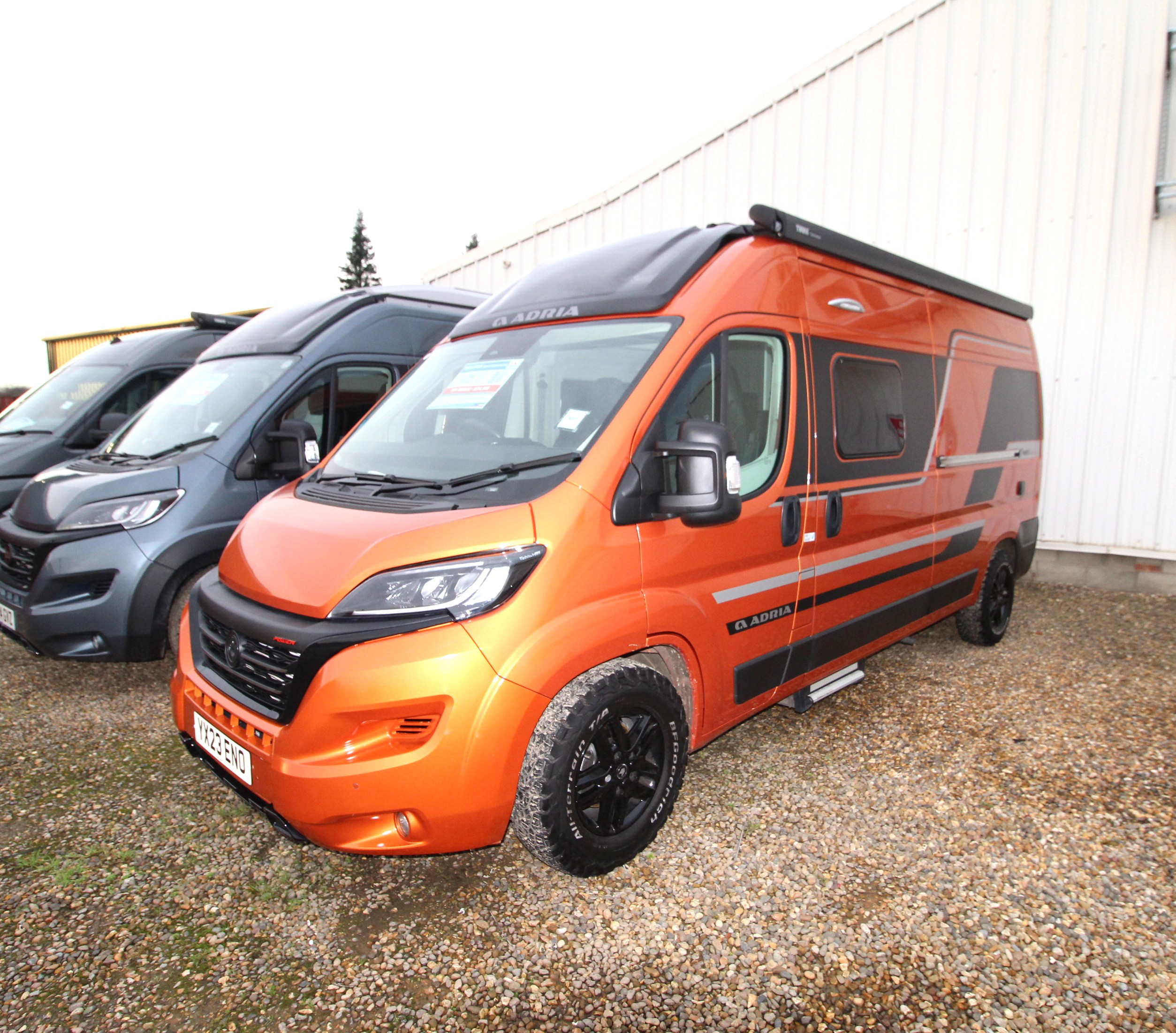 used-orange-2023-adria-twin-supreme-600-spb-3.jpg