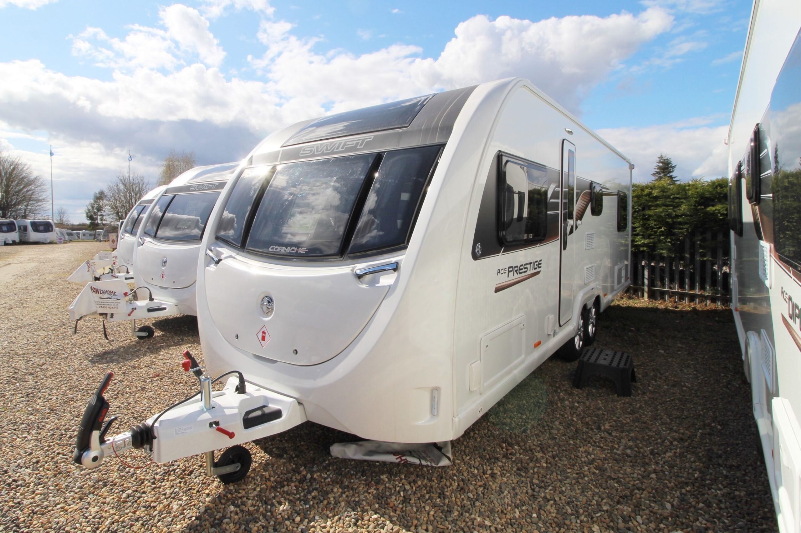 wandahome-new-swift-ace-prestige-caravan-2_3.jpg