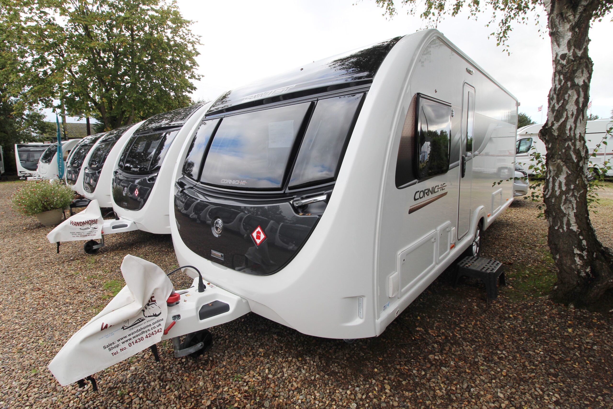 wandahome-swift-corniche-20-8-caravan-swift-challenger-x880-5.jpg
