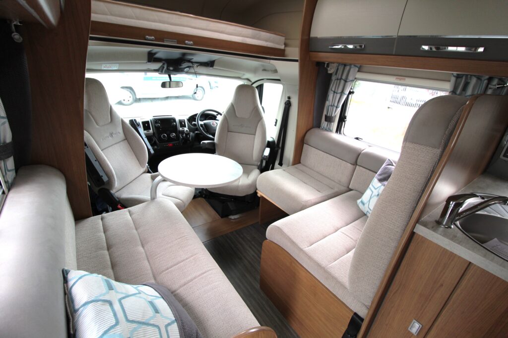 2019-auto-trail-apache-632-20_1-scaled.avif