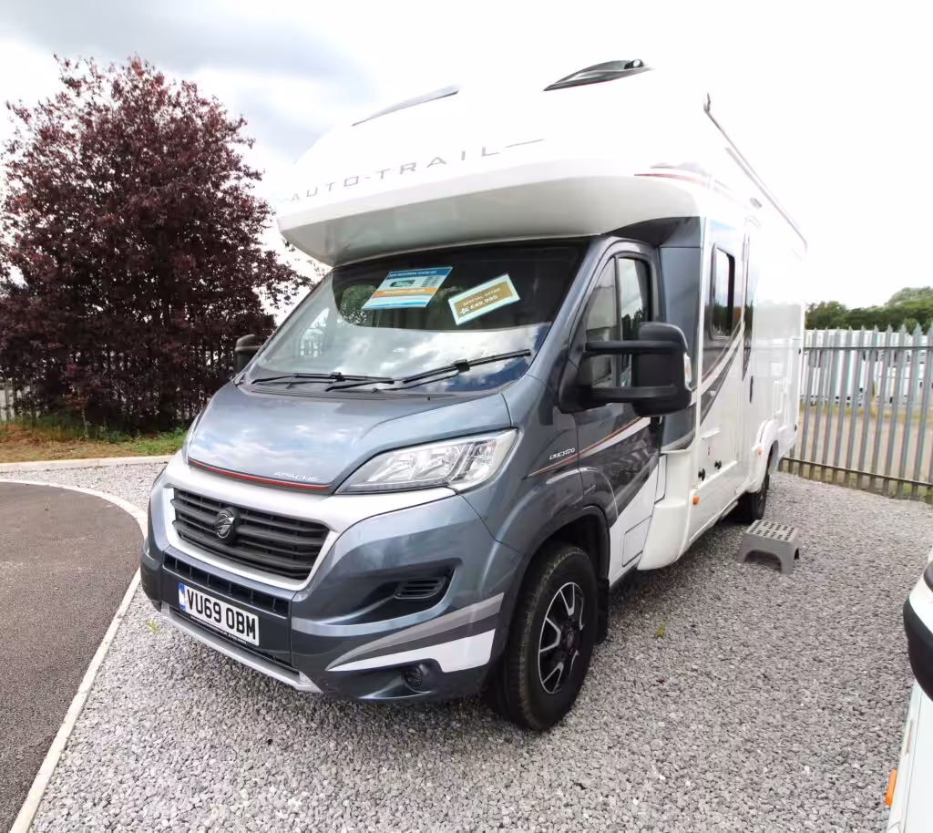 2019-auto-trail-apache-632-4_1-scaled.avif