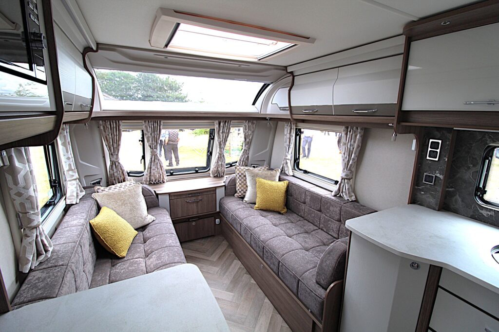2020-coachman-vip-460-11-scaled.avif