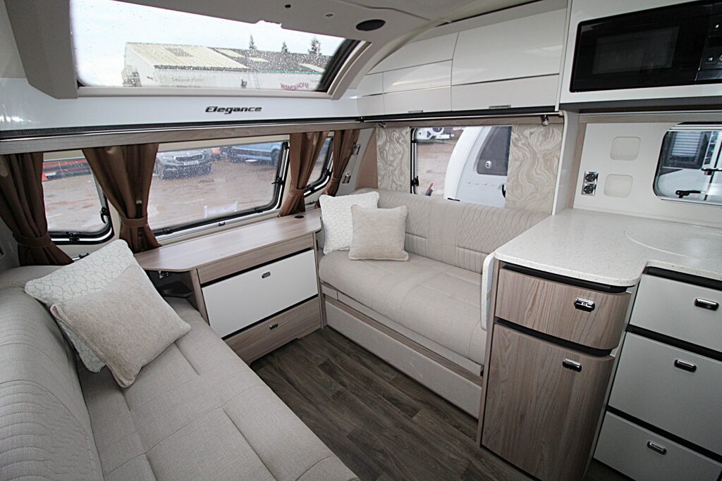2026-swift-elegance-835-46-scaled.avif