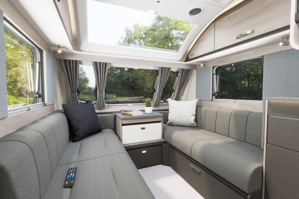 2027-challenger-580-frontlounge-gan-22-06-2026-scaled.jpg