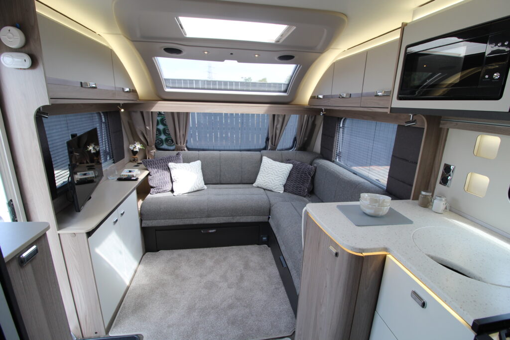 2027-conqueror-650l-27-scaled.jpg
