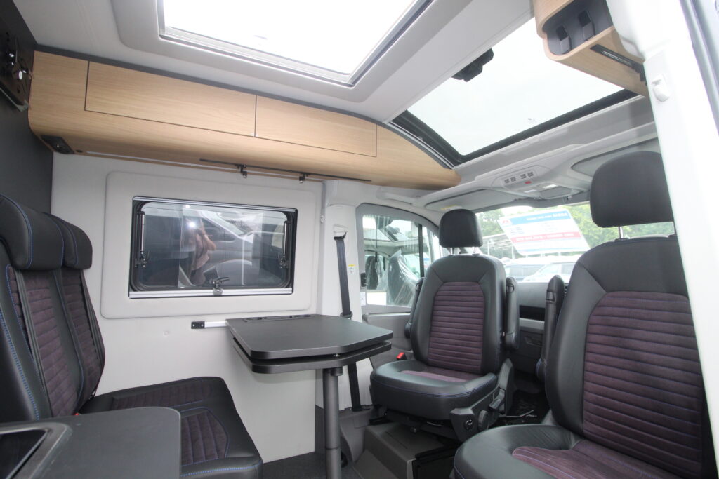 adria-twin-max-680-sgx-56024-k04-25-scaled.avif