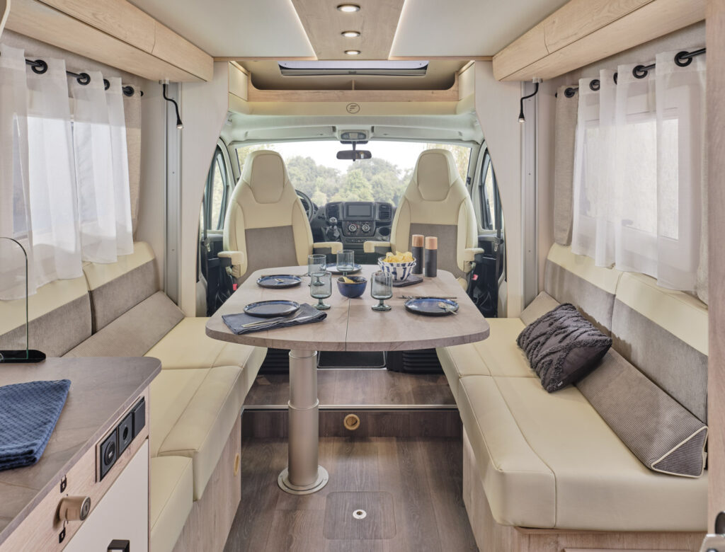 mayflower-67-lo-01-salon-avant-1.avif